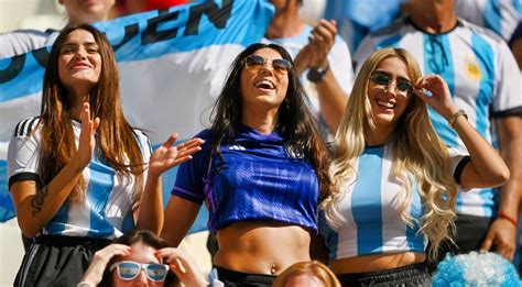 toples argentina|BBC accidentally show World Cup fan with her boobs out on TV。